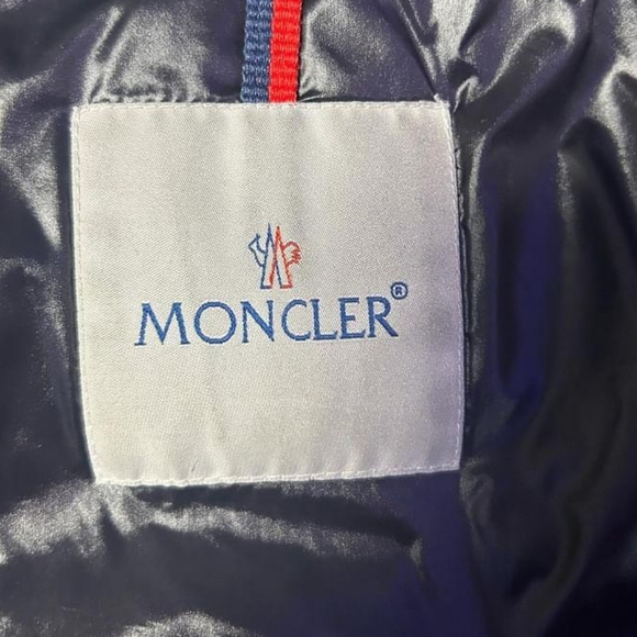 Moncler Puffer - Picture 3 of 9